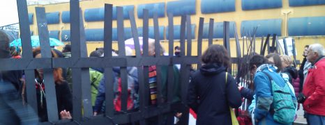 La Asamblea Pro-Personas Refugiadas «abriendo fronteras» en el CIE de Aluche